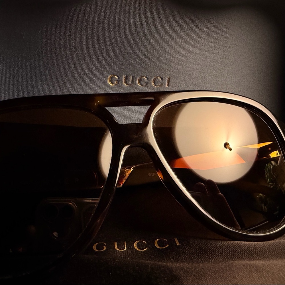 Gucci Men’s Aviator Sunglasses with Case, Cloth, and Dust Bag
